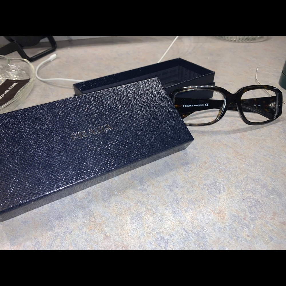 Prada sunglasses - Picture 2 of 5